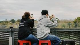 Как перенести фотографии с фотоаппарата на телефон в Lady&Gentleman City